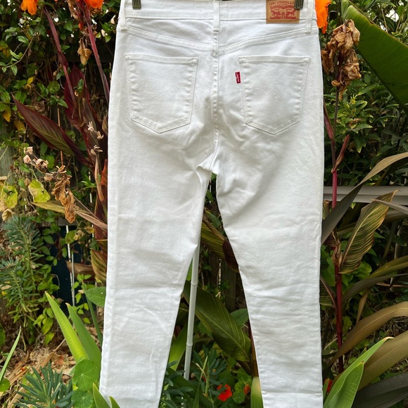*SOLD* Levi Women’s White High Rise Skinny Jeans Size 29 - Picture 2 of 6
